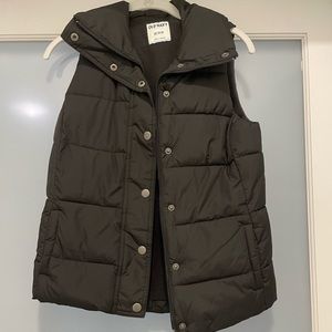 Black puffer vest